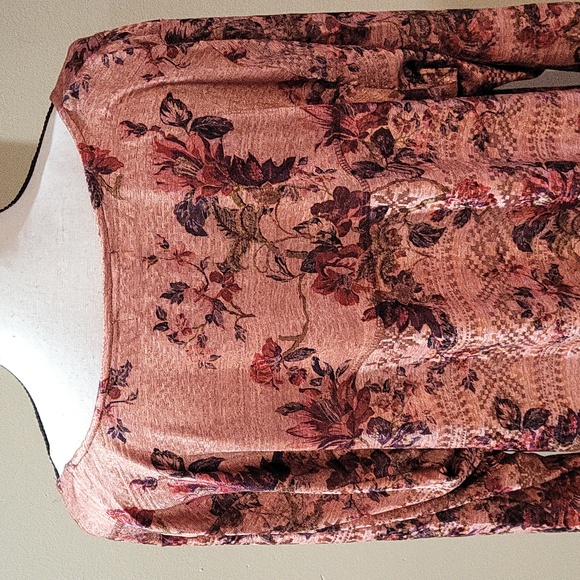 ONE WORLD Floral V-Neck Blouse - Picture 7 of 11